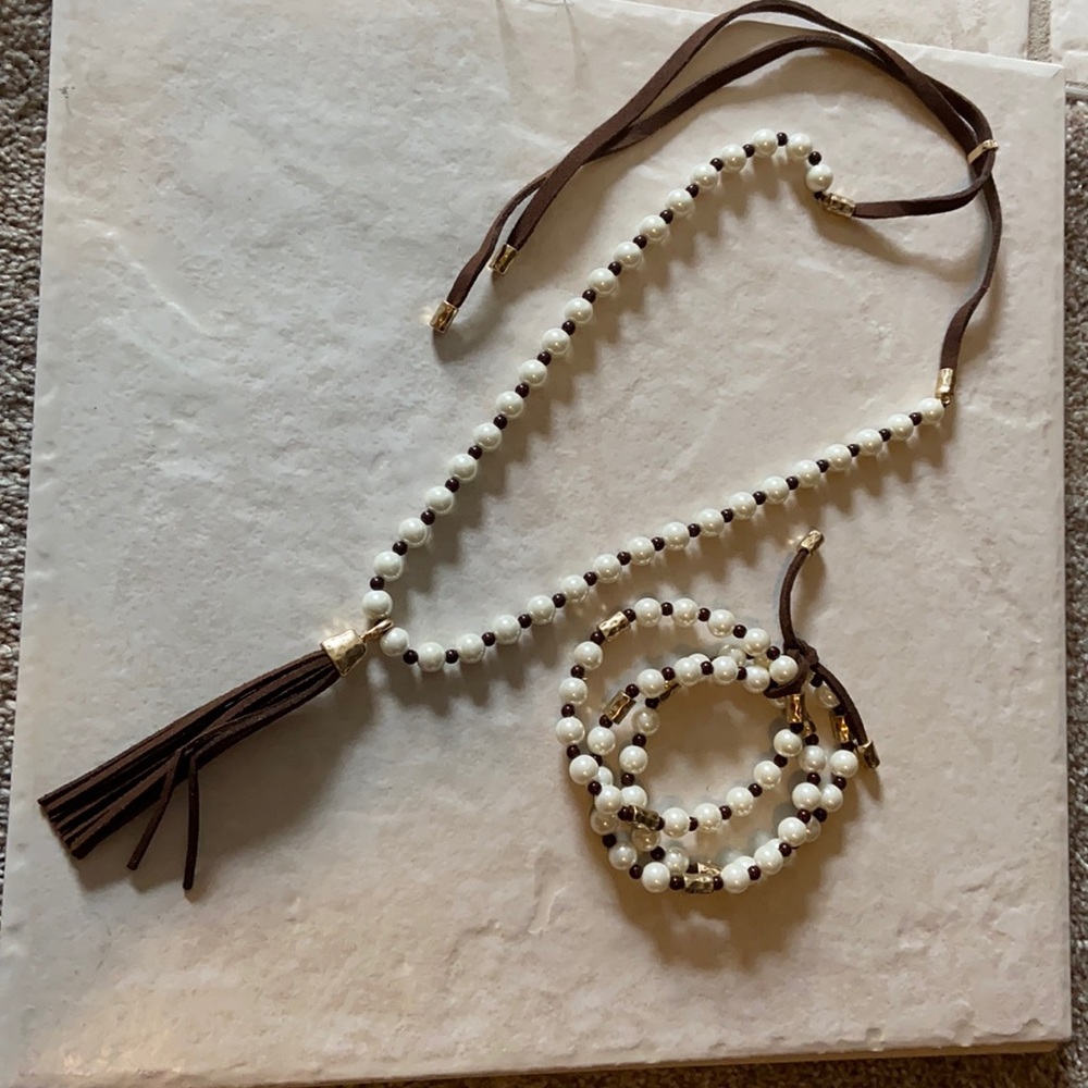 Necklace and bracelet set